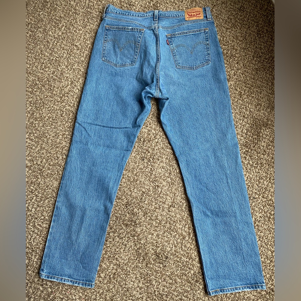 Levi's W32 L30 Light Blue Straight-Leg Jeans with Button Fly - Picture 2 of 5